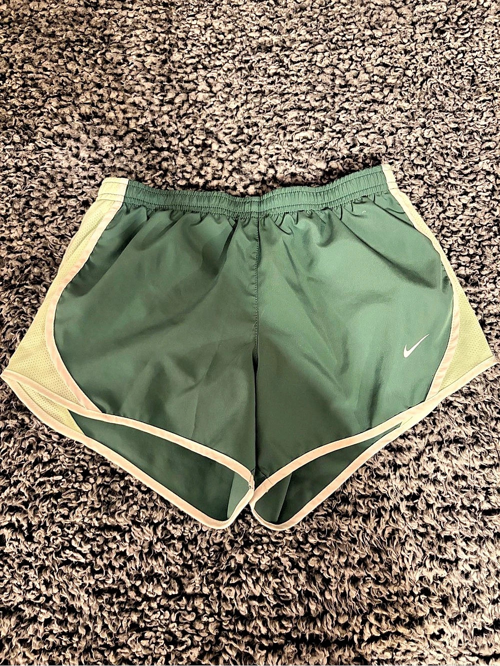 Nike Girls Quick Dry Running Shorts in Green & White, Medium